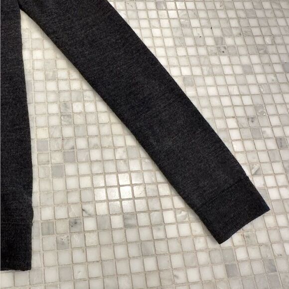 Gap Women’s Wool Dark Gray Fitted Long Sleeve V Neck Sweater - Picture 5 of 12